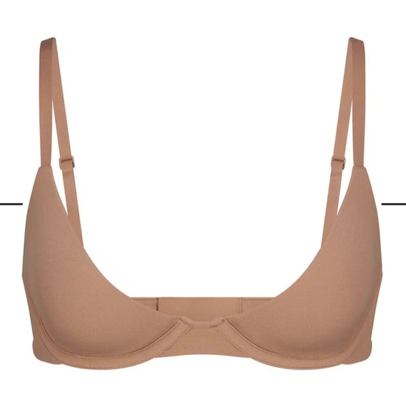 SKIMS Tan and Black Bras - Picture 11 of 13